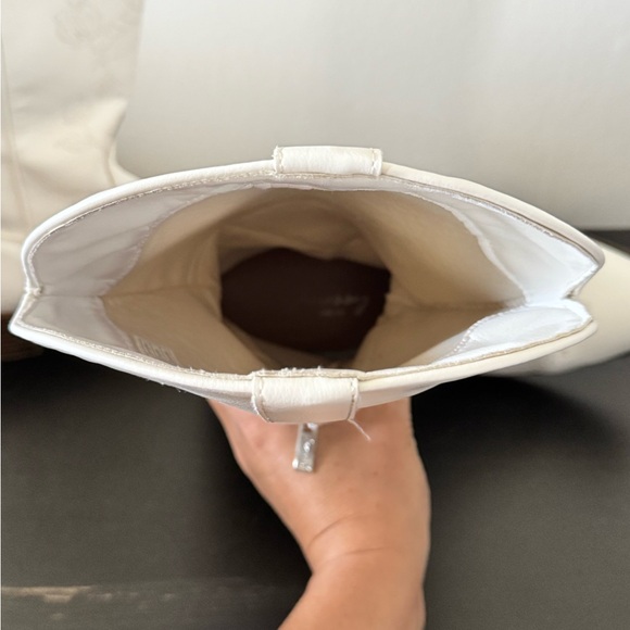 Chic White Floral Heeled Boots - Picture 10 of 11